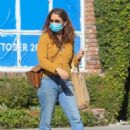 Robin Tunney – Shopping on Melrose Place in West Hollywood