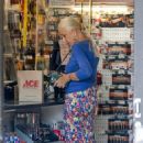 Helen Mirren – Shopping at Koontz Hardware store in West Hollywood - 454 x 680