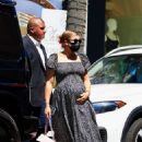 Sofia Richie – Shopping for baby clothes in maternity dress in Beverly Hills - 454 x 681