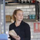 Jessica Marais – Works as a waitress at a café in Sydney - 454 x 636