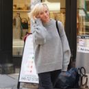 Lily Allen – Sporting her blonde bob haircut in Manhattan’s SoHo neighborhood - 454 x 732