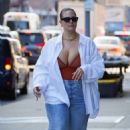 Ashley Graham – Seen on a stroll in New York - 454 x 733