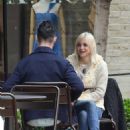 Anna Faris – On a coffee with a male friend in the Palisades - 454 x 681