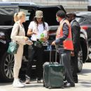 Kelly Rowland – Catches a flight out of Los Angeles - 454 x 374