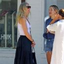 Kate Hudson and Gwyneth Paltrow  Out in The Hamptons - 454 x 681
