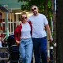Jennifer Lawrence – With Cooke Maroney take a romantic walk in New York - 454 x 560