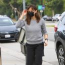 Jennifer Garner – Steps out for a coffee in Santa Monica