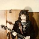 Black Sabbath, Tony Iommi warming up backstage, ca. 1972 - 454 x 640