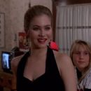 Don't Tell Mom the Babysitter's Dead - Christina Applegate - 454 x 250