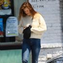 Grace Gummer – Makeup free while out for lunch in Los Angeles - 454 x 686