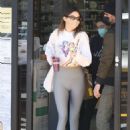 Kendall Jenner – With Hailey Bieber and Justine Skye spotted at the Earth Bar in West Hollywood