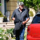 Gwen Stefani &#8211; With Blake Shelton seen at her parent&#8217;s home in Los Angeles