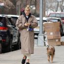 Daphne Groeneveld – Walks her dog in New York - 454 x 482
