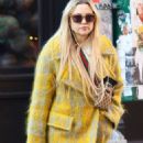 Kate Hudson – Wear yellow coat while braving the cold weather in NYC