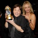 Cameron Diaz and Mike Myers attends The 2007 MTV Movie Awards - 412 x 612