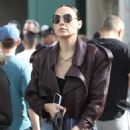 Gal Gadot – Arrives at Crypto.com Arena for the Lakers game in Los Angeles - 454 x 681