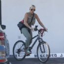 Zoe Gregory – Seen out in Fort Lauderdale - 454 x 303