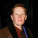 Philippe Petit - 320 x 480