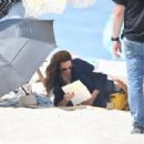 Julia Roberts – On the set of ‘Leave The World Behind’ at the beach in New York - 454 x 303