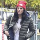 Sarah Silverman – Sharing a kiss with her boyfriend Rory Albanese in Los Angeles - 454 x 681