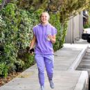 JoJo Siwa – All smiles while out in Studio City - 454 x 531