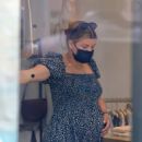 Sofia Richie – Shopping for baby clothes in maternity dress in Beverly Hills - 454 x 681