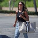 Kyle Richards – Stopped for a quick Starbucks in Malibu - 454 x 641