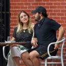 Jenny Mollen and Jason Biggs – Spotted at a cafe in New York City - 454 x 625