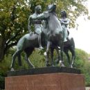 Sculptures of women in Finland