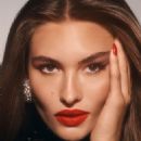 Estée Lauder The Joy of Makeup Campaign 2022 - 454 x 680