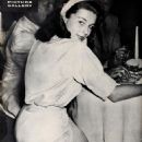 Elaine Stewart - Photoplay Magazine Pictorial [United States] (November 1953) - 454 x 621