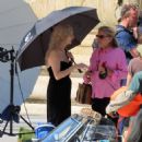 Chiara Mastroianni – With Catherine Deneuve filming ‘O Sole Mio’ - 454 x 541