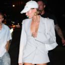 Hailey Bieber – On a dinner date in New York - 454 x 943