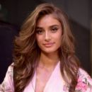 Taylor Hill - 2017 Victoria's Secret Fashion Show - Backstage - 408 x 612