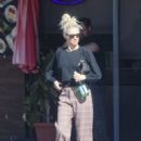 Jordyn Blum Out for Chinese Lunch in Encino - 454 x 682