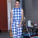Sutton Foster – Exits Live with Kelly and Ryan in New York - 454 x 690
