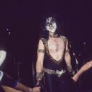 Eric Carr performs during the Unmasked Tour/New York City ⚡️ The Palladium, NYC on July 25, 1980 - 454 x 309