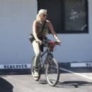 Zoe Gregory – Seen out in Fort Lauderdale - 454 x 303
