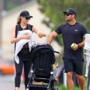 Jennifer Hawkins – Seen with Jake Wall and their two children Frankie and Hendrix in Sydney - 454 x 564