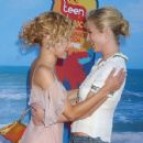 Brittany Murphy and Christina Applegate - The Teen Choice Awards 2004 - 454 x 427