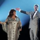 Aretha Franklin and Hugh Jackman At The 59th Annual Tony Awards - Show (2005) - 454 x 303