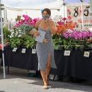 Danielle Bux – Ppicks up flowers from the market in Los Angeles - 454 x 303