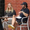 Jenny Mollen and Jason Biggs – Spotted at a cafe in New York City - 454 x 595