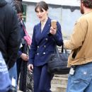 Lizzy Caplan – With Lesli Linka Glatter Filming ‘Zero Day’ in New York - 454 x 698