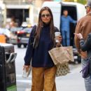 Katie Holmes – Grabbing coffee in New York