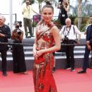 Alicia Vikander – ‘Holy Spider’ premiere – 2022 Cannes Film Festival - 454 x 681