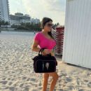 Claudia Romani – In Miami Beach - 454 x 612