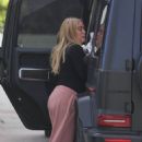 Hilary Duff – Was seen barefoot taking her daughter to a piano class in Los Angeles - 454 x 681