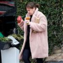 Lena Dunham – Grabs coffee from Alfred’s in Los Angeles - 454 x 681