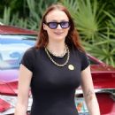 Sophie Turner – Out and about in Miami - 454 x 682